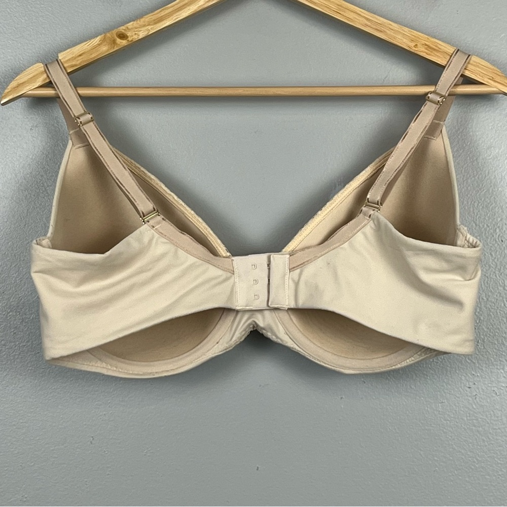 Soma ivory Embraceable Crochet Perfect Coverage underwire bra, 38DD. - Picture 2 of 6
